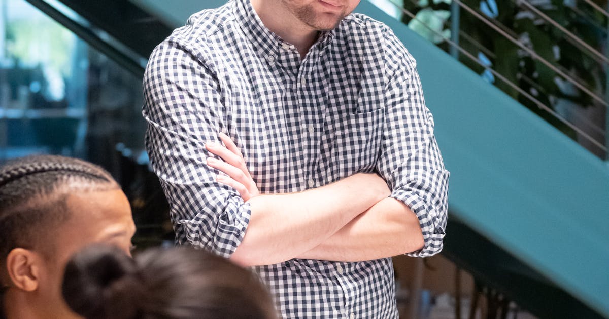 Infographic comparing five BI use cases showing the effort required in a fragmented tool stack versus an integrated MiOpsAI platform